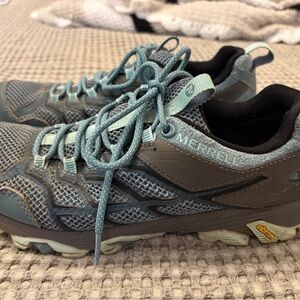 Merrell Women's Blue and Gray Athletic Shoes